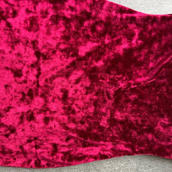 Small burgundy velvet backless Lulus dress - Picture 5 of 16